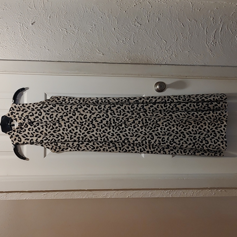 Leopard print sleeveless maxi dress with a mandarin collar
